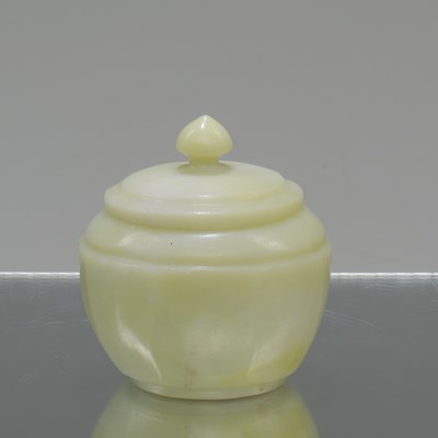 Lot 19 - (R) SMALL JADE POT WITH LID CHINA 19TH CENTURY