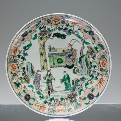 Lot 32 - (R) FAMILLE VERTE CHARGER CHINA KANGXI STYLE 19TH CENTURY