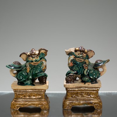 Lot 114 - (R) ANTIQUE PAIR OF CHINESE CERAMIC FOO DOGS QING DYNASTY