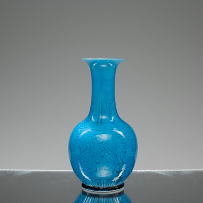 Lot 41 - (R) A CHINESE TURQUOISE-GLAZED BOTTLE VASE