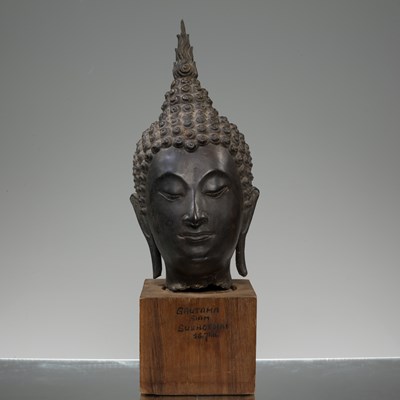 Lot 61 - (R) BRONZE SUKOTHAI STYLE HEAD OF A BUDDHA THAILAND 1950's