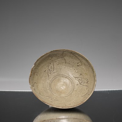 Lot 79 - (R) KOREAN YÜEH-YAO TYPE SELADON BOWL