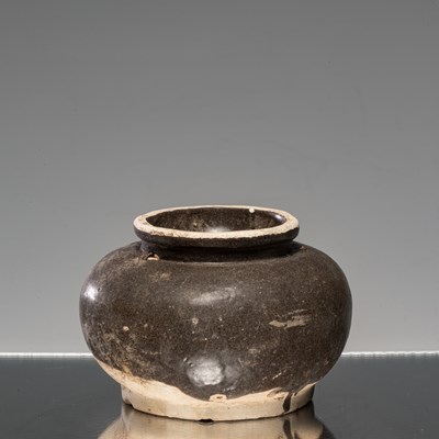 Lot 176 - (R) BULBOUS CERAMIC STORAGE VESSEL CERAMIC WITH GRAY-BROWN GLAZE SOUTH CHINA 15TH / 16TH CENTURY