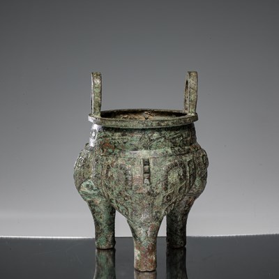 Lot 179 - (R) NORTHERN CHINA TYPE DING BRONZE TRIPOD INSENSECENSER