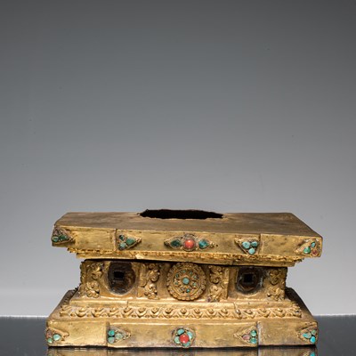 Lot 46 - THRONE OF A LARGER SCULPTURE COPPER REPOUSSE FIRE GILT TIBET 18TH CENTURY