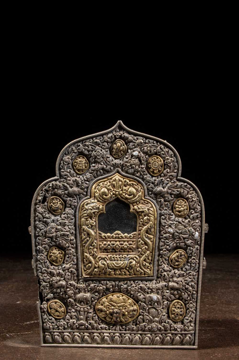 Lot 40 - GAU TIBET 19TH CENTURY