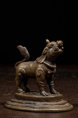 Lot 46 - BRONZE LION NEPAL 17TH CENTURY