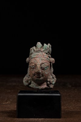 Lot 196 - BODHISATTVA HEAD SWAT VALLEY BRONZE WITH SILVER 7TH - 9TH CENTURY