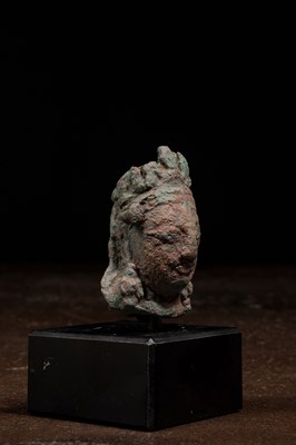 Lot 196 - BODHISATTVA HEAD SWAT VALLEY BRONZE WITH SILVER 7TH - 9TH CENTURY