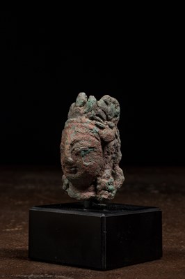 Lot 196 - BODHISATTVA HEAD SWAT VALLEY BRONZE WITH SILVER 7TH - 9TH CENTURY