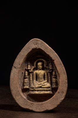 Lot 112 - CLAY TSA TSA DEPICTING GILT BUDDHA PAGAN BURMA 12TH CENTURY