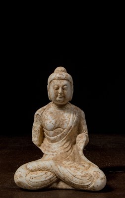 Lot 3 - A MARBLE FIGURE OF A SEATED BUDDHA NORTHERN QI (550-577 CE)