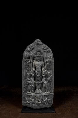Lot 149 - STANDING STONE VISHNU INDIA 12TH CENTURY PALA PERIODE