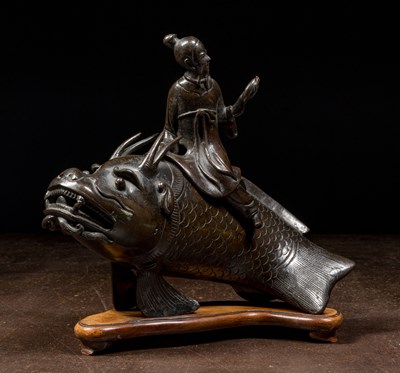Lot 7 - A RARE CHINESE BRONZES FIGURE OF AN IMMORTAL RIDING A MTHICAL FISH-DRAGON