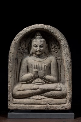 Lot 110 - SANDSTONE BUDDHA PAGAN PERIODE 12TH CENTURY