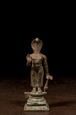 Lot 161 - FANTASTIC RARE STANDING BRONZE SCULPTURE OF NAGINI INDIA 18TH CENTURY