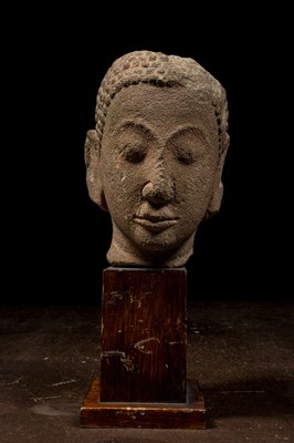 Lot 113 - SANDSTONE HEAD OF A BUDDHA THAILAND 16TH CENTURY AYUTTHYA