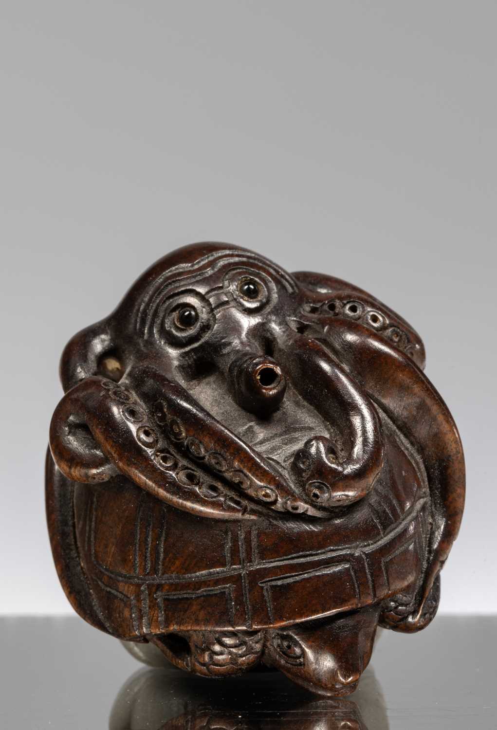 Lot 241 - NETSUKE OF AN OCTOPUS ENTWINDED AROUND A TURTLE