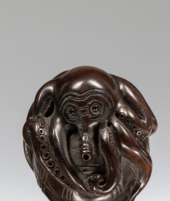 Lot 241 - NETSUKE OF AN OCTOPUS ENTWINDED AROUND A TURTLE