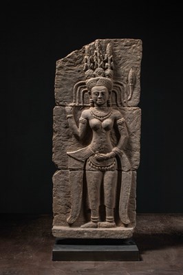 Lot 29 - SANDTSTONE APSARA CAMBODIA ANGKOR WAT 12TH CENTURY