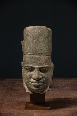 Lot 217 - A PREKHMER HEAD OF VISHNU CAMBODIA 7TH -8TH CENTURY CHLORITE SCHIST