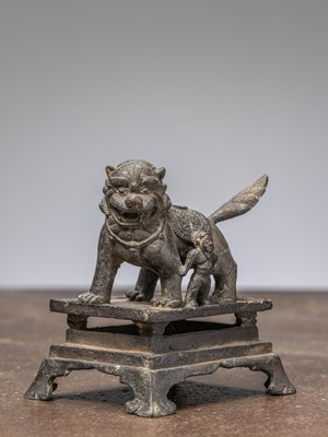 Lot 130 - A CHINESE BRONZE INCENSE BURNER IN LION SHAPE, CHINA, MING DYNASTY
