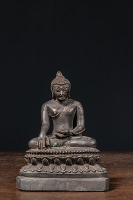 Lot 195 - SEATED PAGAN STYLE BUDDHA BRONZE BIRMA 19TH CENTURY