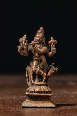 Lot 163 - A BRONZE FIGURE OF KRISHNA PLAYING THE FLUTE INDIA 17TH CENTURY