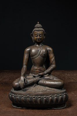 Lot 85 - A LARGE BRONZE FIGURE OF BUDDHA ŚĀKYAMUNI NEPAL 18TH CENTURY
