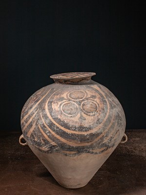 Lot 20 - (R) A LARGE RARE CHINESE HONG-SHAN NEOLYTHIC STORAGE POT, 3300-2000 BC