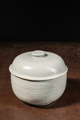 Lot 72 - (R) AN IMPORTANT MOONSHINE GLAZED BOWL WITH LID, 13TH CENTURY GORYEO DYNASTYKOREA