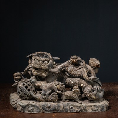 Lot 78 - (R) A LARGE BRONZE FIGURE OF A FOO DOG WITH CUBS, CHINA, 1950s