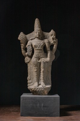 Lot 54 - (R) A FOUR-ARMED STANDING STONE VISHNU INDIA VIJAYANAGAR 15TH / 16TH CENTURY