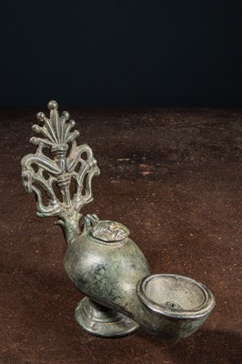 Lot 27 - (R) A RARE ROMAN BRONZE OILLAMP WITH HANDLE PURCHASED IN THAILAND 2nd-3rd AD