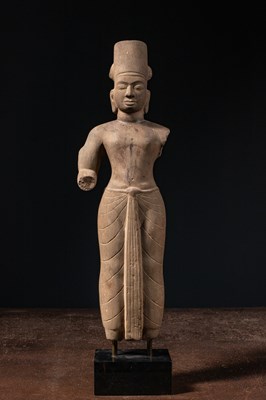 Lot 97 - (R) STANDING SANDSTONE VISHNU, PHNOM-DA STYLE CAMBODIA 7 TH CENTURY STYLE