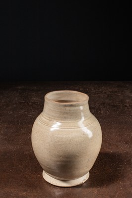 Lot 92 - (R) YING DING VASE CHINA SONG DYNASTY 12TH CENTURY