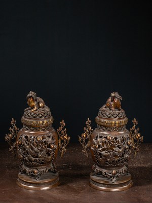 Lot 79 - (R) PAIR OF BRONZE PALAST VASES JAPAN MEIJI 1890 - 1900