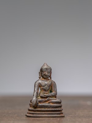 Lot 423 - A SMALL SEATED BRONZE BUDDHA, PALA DYNASTY, 12TH CENTURY