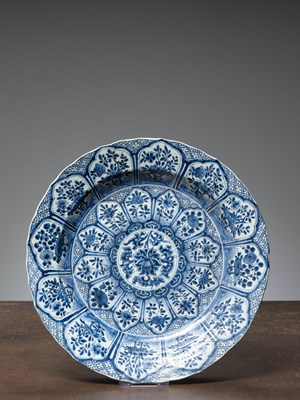 Lot 32 - (R) A CHINESE BLUE&WHITE EXPORT DISH, CHINA 18TH CENTURY WITH KANGXI MARK