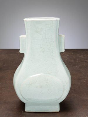 Lot 46 - (R) A CELADON GLAZED VASE, GUANGXU (1875-1908), CHINA, 19TH CENTURY