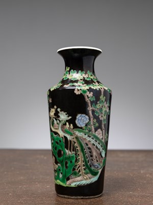 Lot 91 - (R) A SMALL RUOHAN VASE, FAMILLE VERTE / FAMILLE NOIRE, CHINA, 1800
