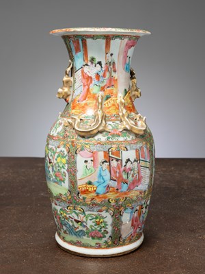 Lot 153 - (R) A BULBOUS FAMILLE ROSE VASE WITH GILT RELIEF HANDLES, CHINA , QING DYNASTY 19TH CENTURY