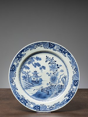 Lot 124 - (R) A RARE BLUE AND WHITE DISH, CHINA, KANGXI PERIOD, 1700