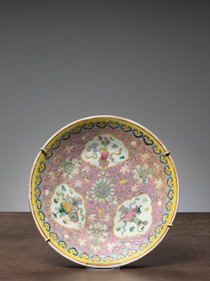 Lot 99 - (R) A FAMILLE ROSE PORCELAIN DISH, CHINA, TONGZHI PERIOD (1862-1874)
