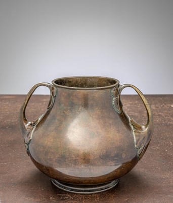 Lot 447 - (R) A JAPANESE BRONZE POT, MEIJI PERIOD, EARLY 1900