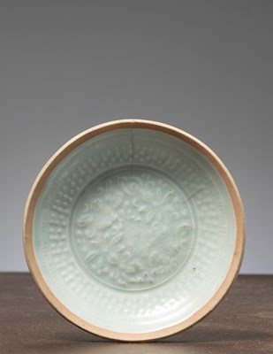 Lot 40 - (R) A CELADON-GLAZED BOWL, LONGQUAN TYPE, SOUTHERN SONG–YUAN DYNASTY