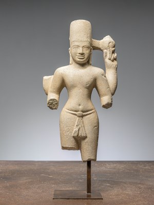 Lot 436 - (R) A SANDSTONE STATUE OF VISHNU, PHNOM DA STYLE, PRE KHMER, 8TH TO 9TH CENTURY