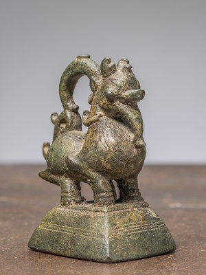 Lot 389 - AN OPIUM WEIGHT IN FORM OF A HINTHA, BURMA, 18TH CENTURY