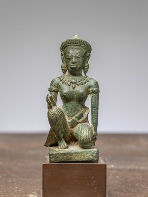 Lot 417 - A KNEEILING BRONZE FIGURE OF UMA, CAMBODIA, KHMER 13TH CENTURY
