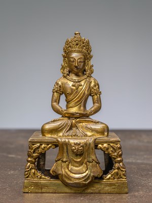 Lot 27 - A SEATED FIREGILT BRONZE STATUE OF AMITAYUS CHINA 18TH CENTURY QING DYNASTY